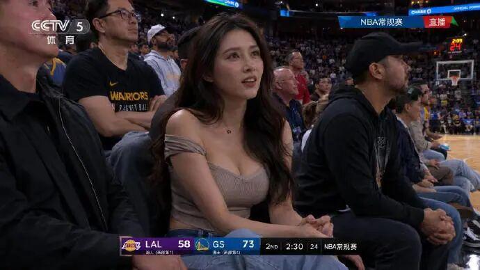 开云体育官方网站-这才是现场摄影师该干的事！